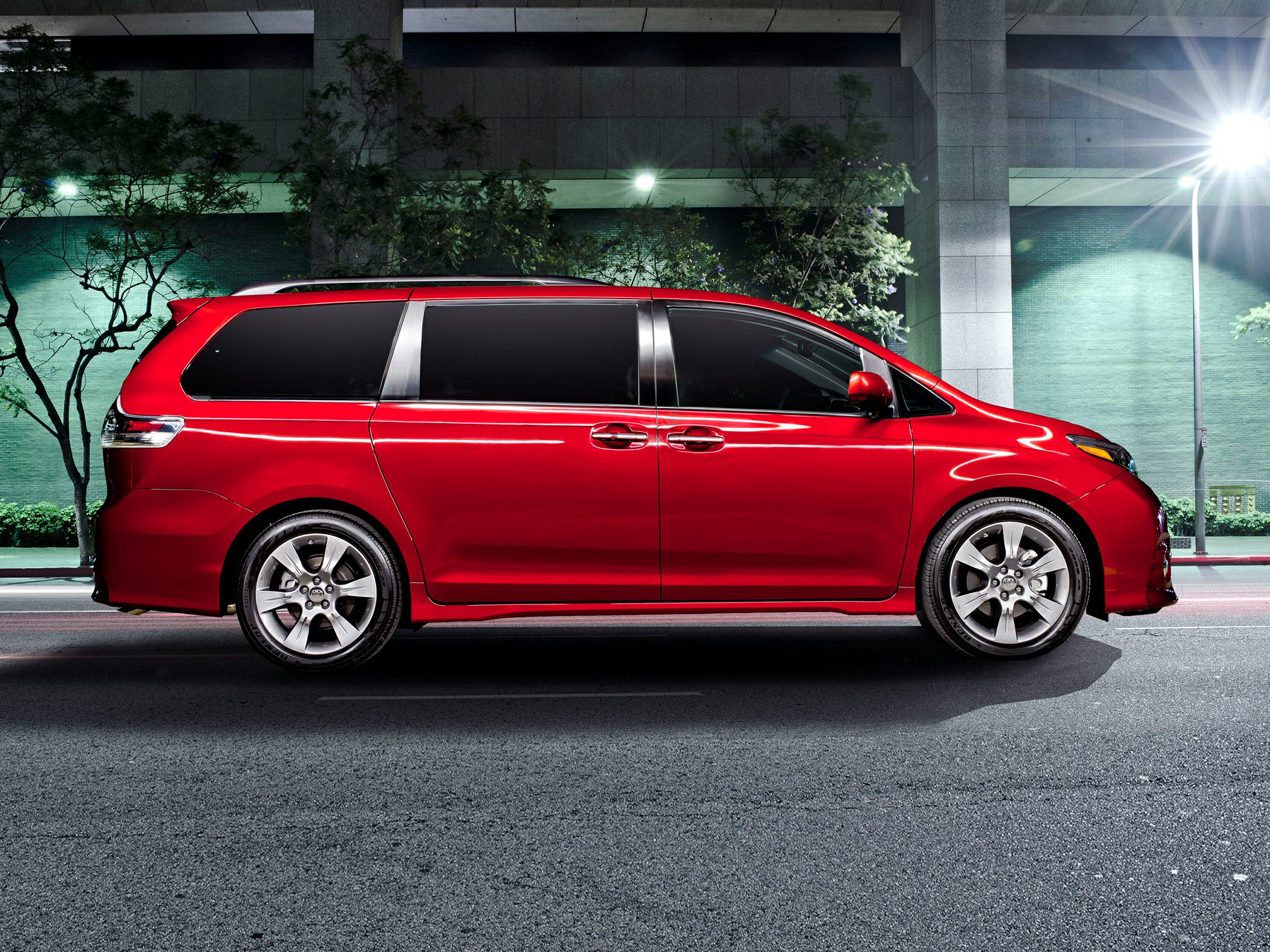 2016-toyota-sienna-styles-features-highlights