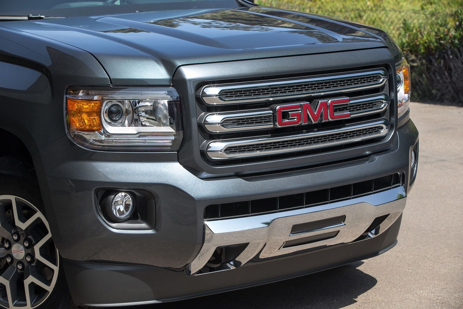 GMC Canyon Grille