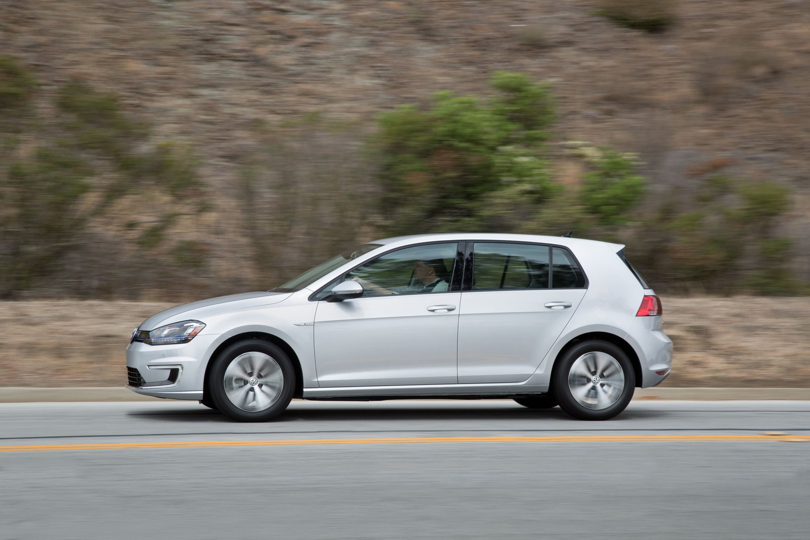 Volkswagen e-Golf Side