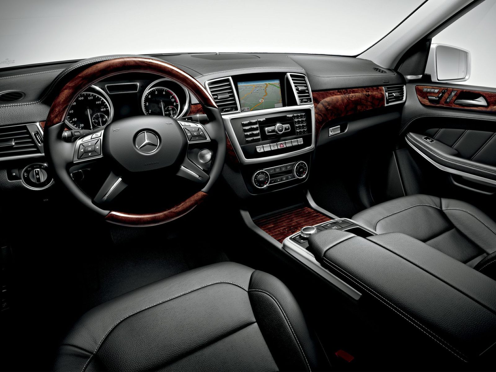 Mercedes-Benz GL550 Interior