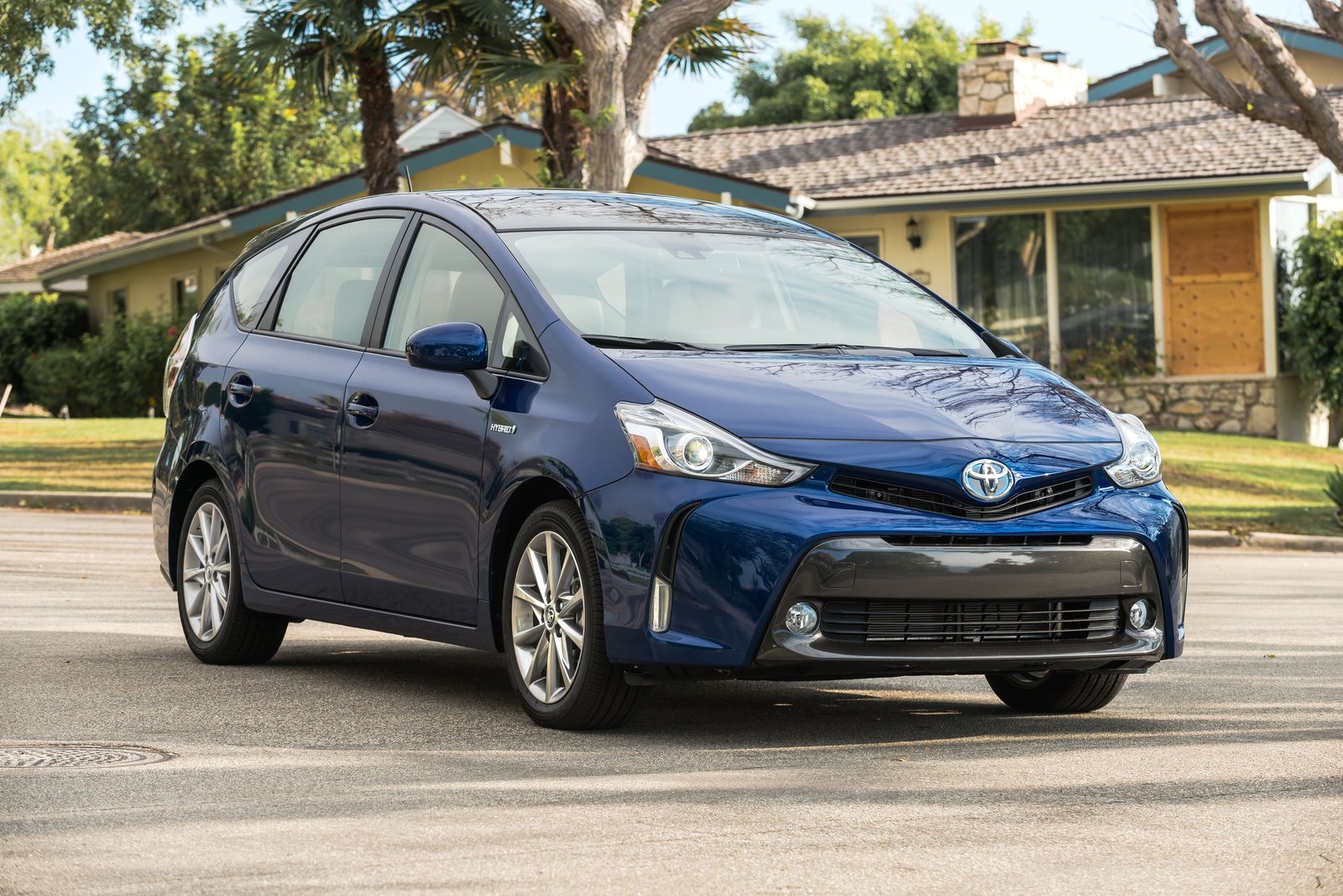 Toyota Prius v