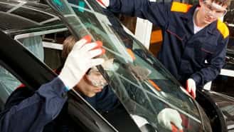 Where can you find a mechanic who knows how to replace a windshield?