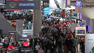 Crowds at the 2016 Detroit Auto Show.