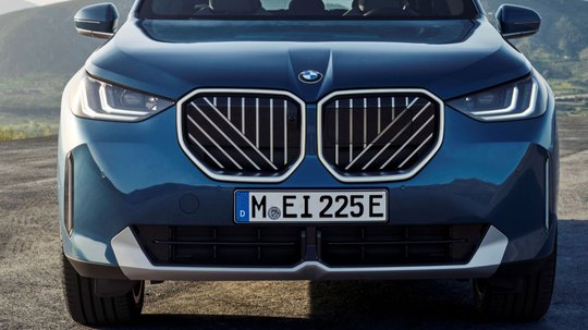 2025 BMW X3 front grille