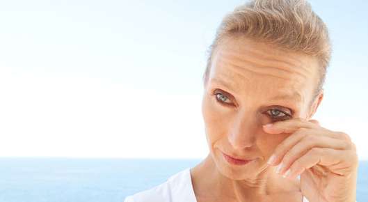 Image of a man using eyedrops.