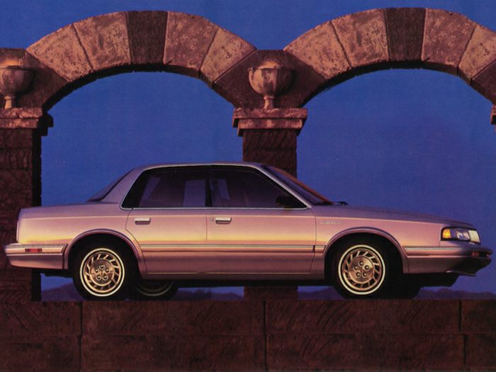 1994 Oldsmobile Cutlass Ciera Specs, Safety Rating & MPG - CarsDirect