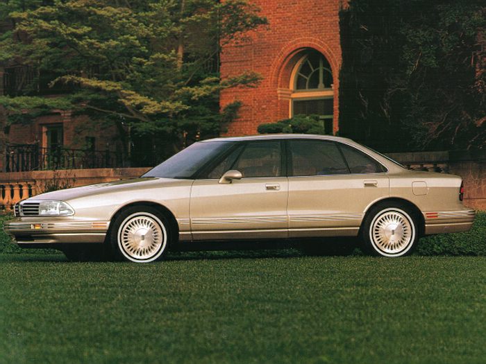 1997 Oldsmobile Regency Specs, Safety Rating & MPG - CarsDirect