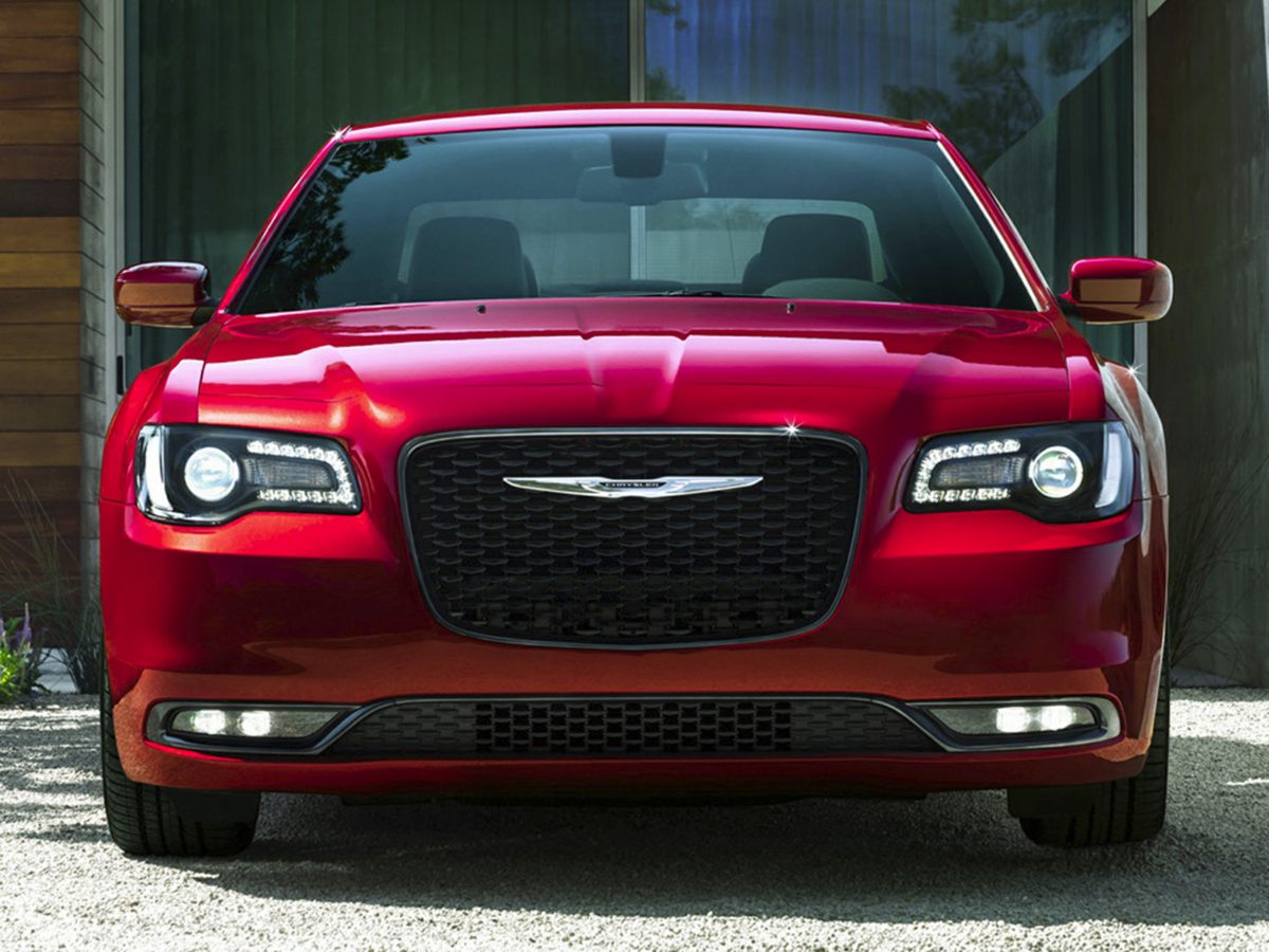 2020-chrysler-300-deals-prices-incentives-leases-overview-carsdirect