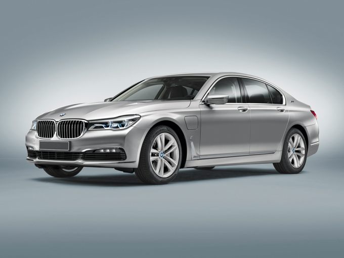 BMW 750 Front Quarter