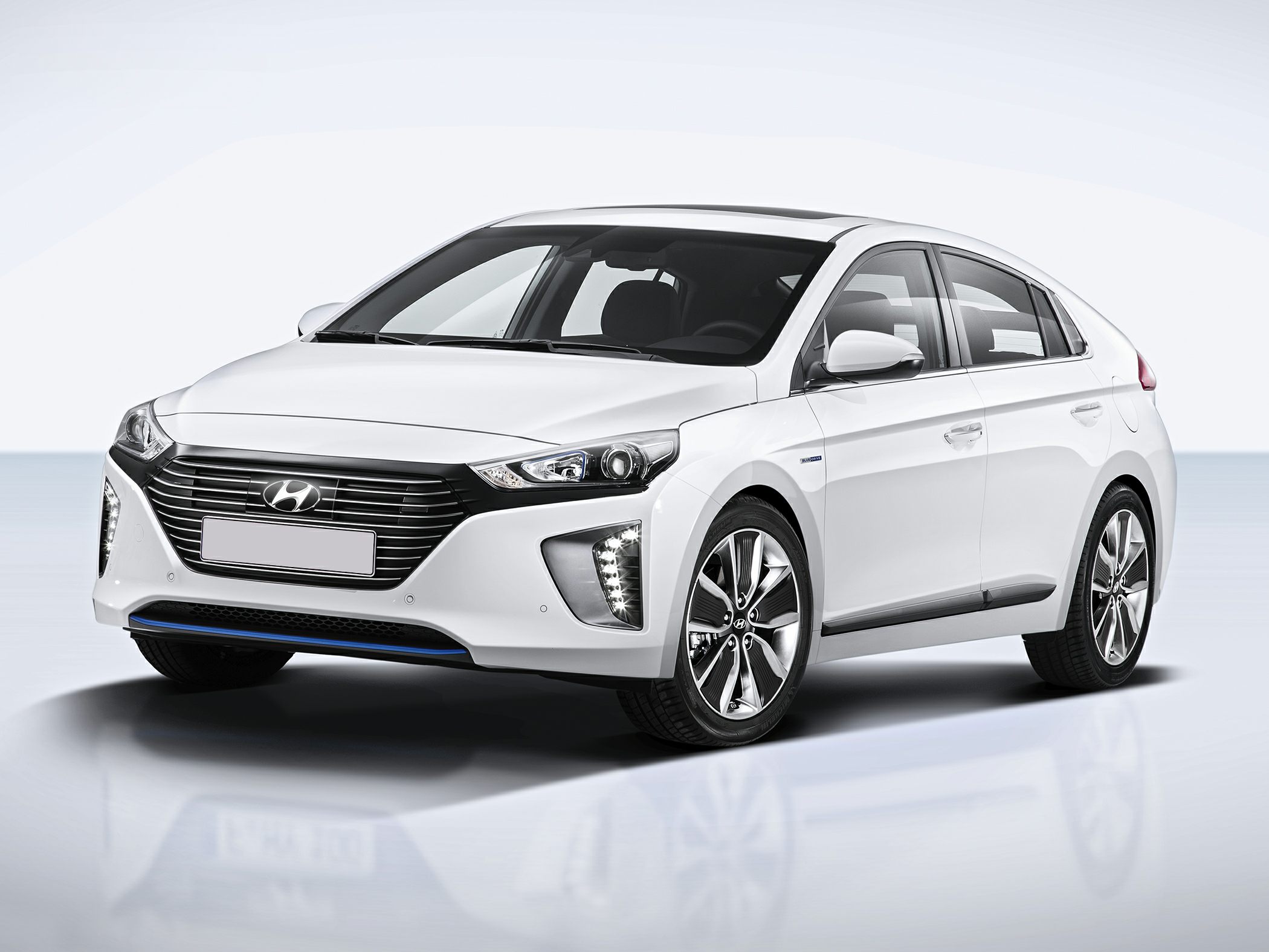 2019 Hyundai Ioniq PlugIn Hybrid Specs, Prices, Ratings, and Reviews