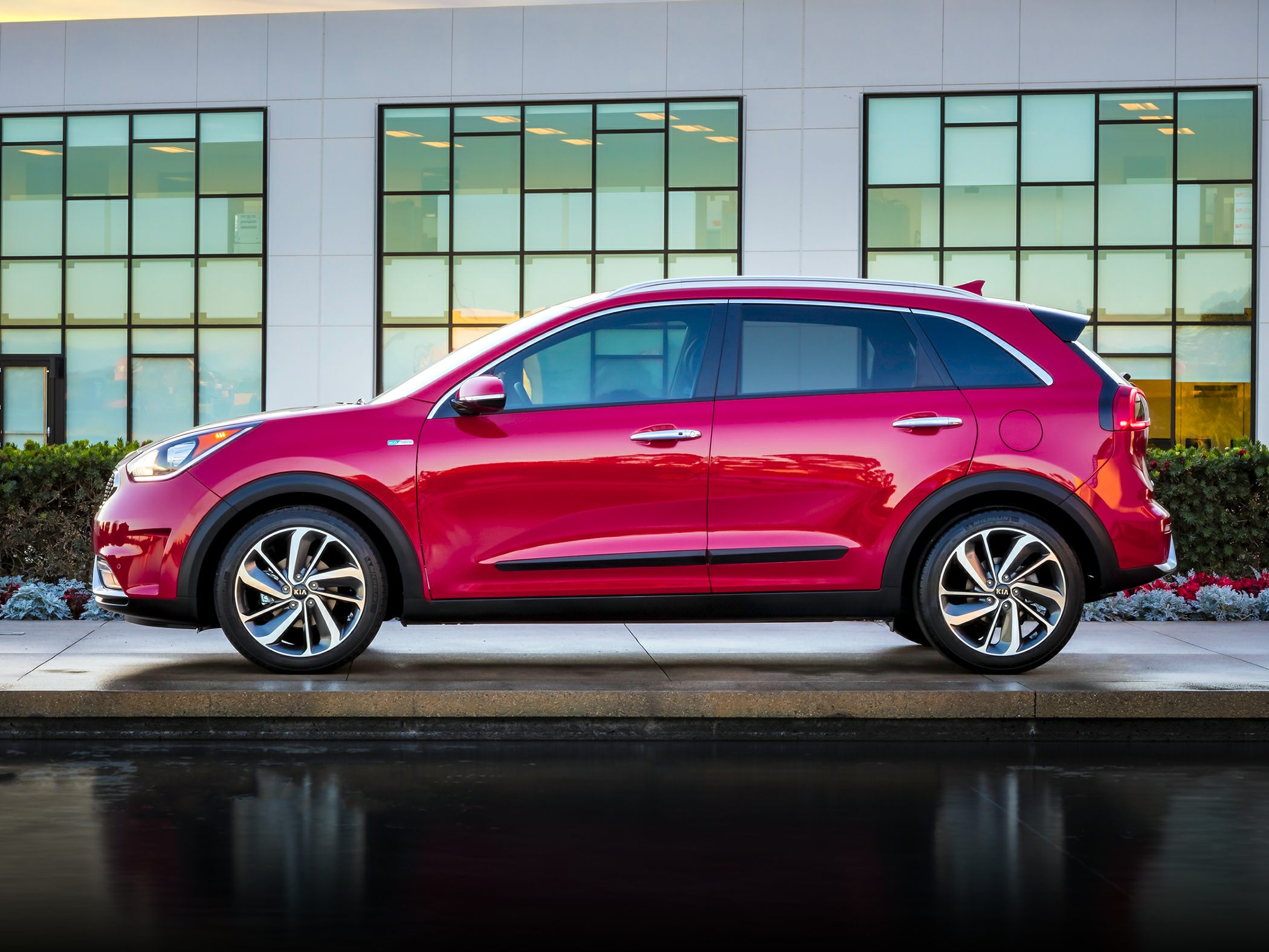 kia-niro-ev-to-debut-at-consumer-electronics-show-carsdirect