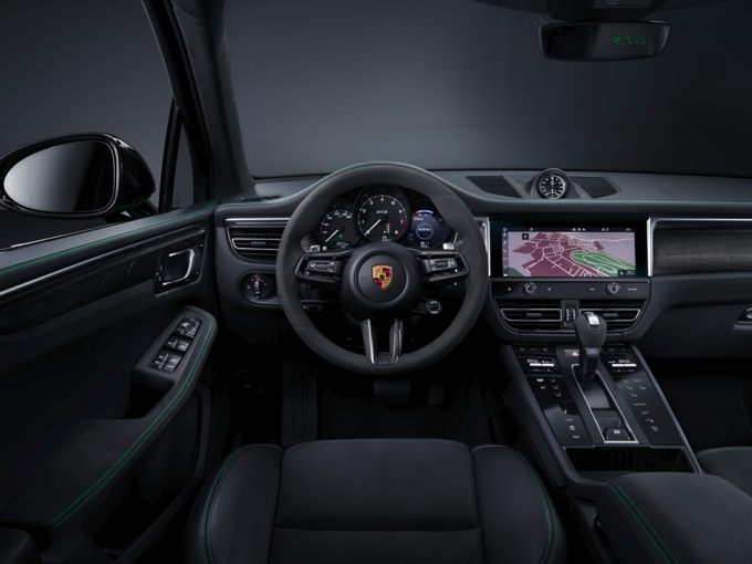 2023 Porsche Macan Interior