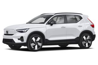 3/4 Front Glamour 2024 Volvo XC40