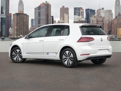2017 Volkswagen e-Golf Review, Pricing, and Specs