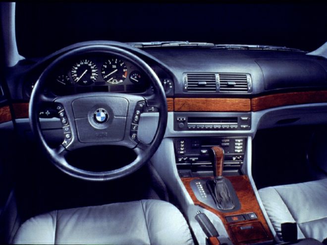 2000 BMW 528 Pictures