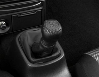 Floor-Mount Gear Shift 