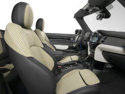 2023 Mini Cooper Hardtop Interior Dimensions: Seating, Cargo Space & Trunk  Size - Photos