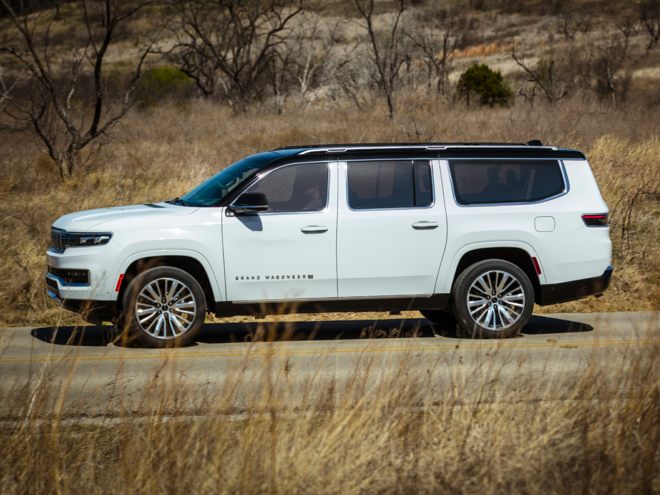 2023 Jeep Wagoneer Pictures