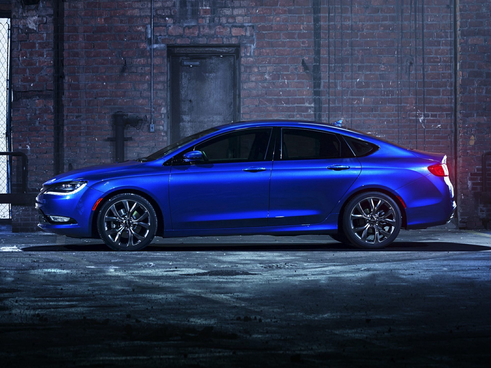 Chrysler 200 Side