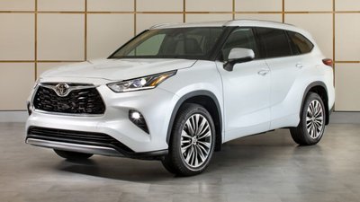 nissan pathfinder vs toyota highlander 2020