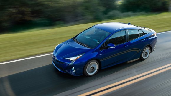 Toyota Thinks Drivers Will Adopt Plug-Ins Faster Than Conventional ...