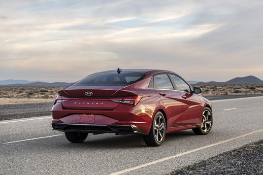 redesigned 2021 hyundai elantra gets just 350 starting price increase carsdirect redesigned 2021 hyundai elantra gets