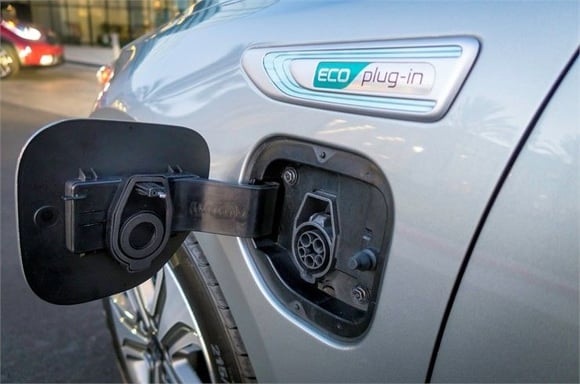 California Resumes Mailing EV & Plug-In Vehicle Rebates - CarsDirect