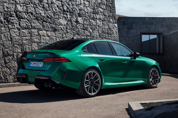 2025 BMW M5: Does It Have A Weight Problem? - CarsDirect