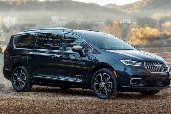 Крайслер пацифика масло. Chrysler Pacifica 2021. Chrysler Pacifica 2023.