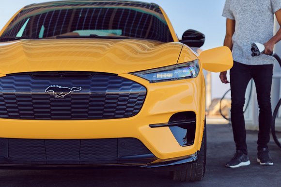 2022-ford-mach-e-lease-prices-still-lack-ev-tax-credit-carsdirect