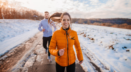Couple jogs in the snow thanks to their straight spines