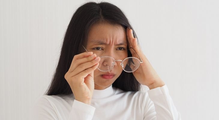 Macular Hole: Symptoms, Causes, & Treatment