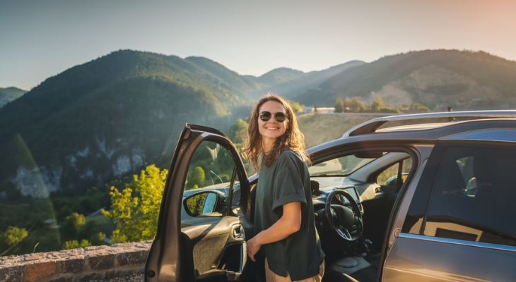 Young woman travels with her glasses.