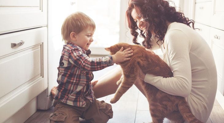 mom and child with cat