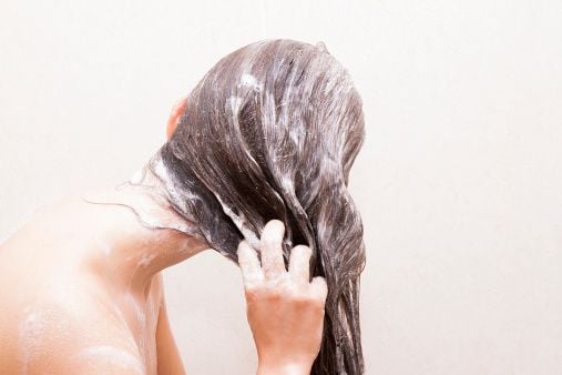 SEBORRHEIC-DERMATITIS--shampooing.jpg
