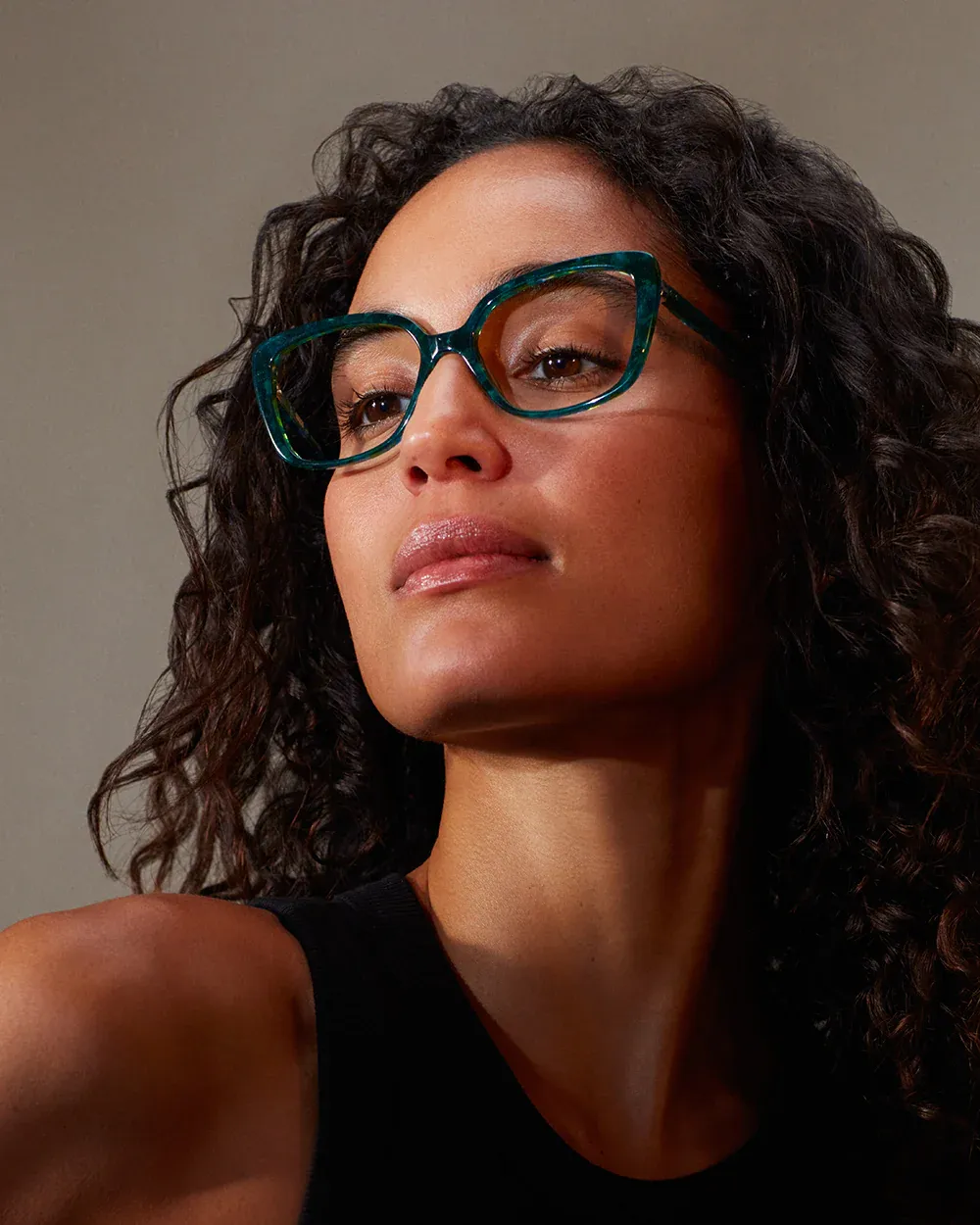 women wearing modo glasses