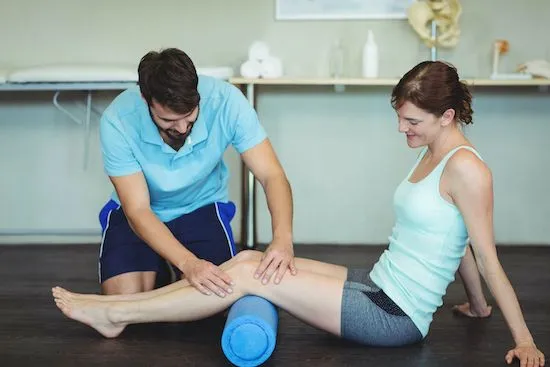 chiropractor Helping patient with her Knee Pain Treatment in Kenosha