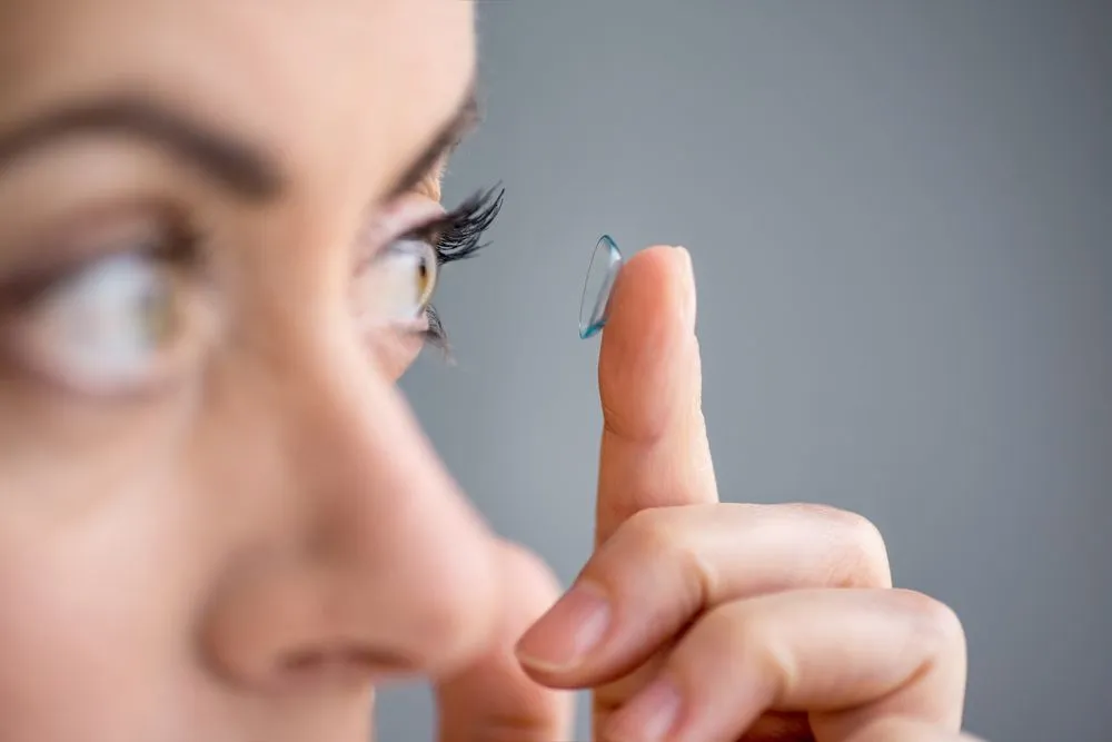 woman putting in contact lens