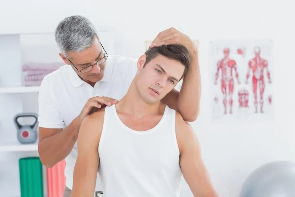 chiropractor-adjusting-patient-in-east-greenwich-and-providence