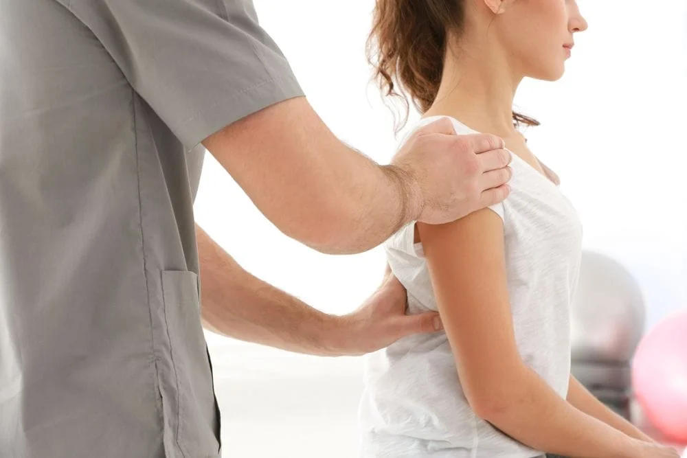 woman during chiropractic treatment with chiropractor in NYC