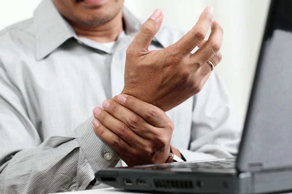 man suffering from carpal tunnel during work