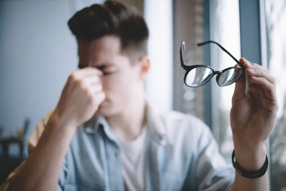 man suffering from nearsightedness