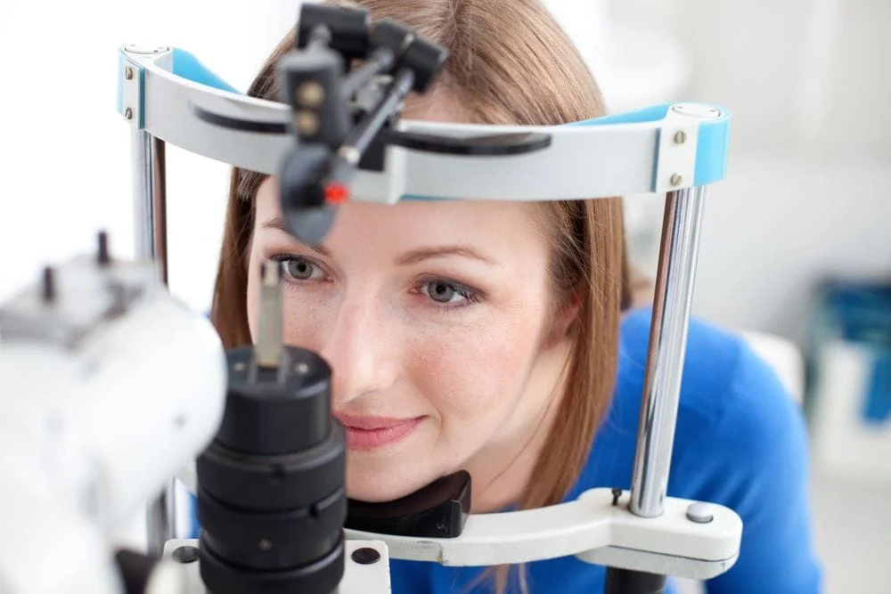 Woman getting an eye exam in Leawood, KS.