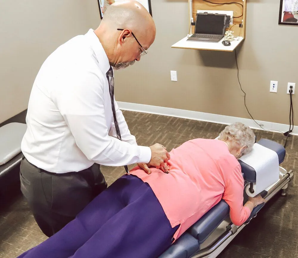 doctor doing chiropractic