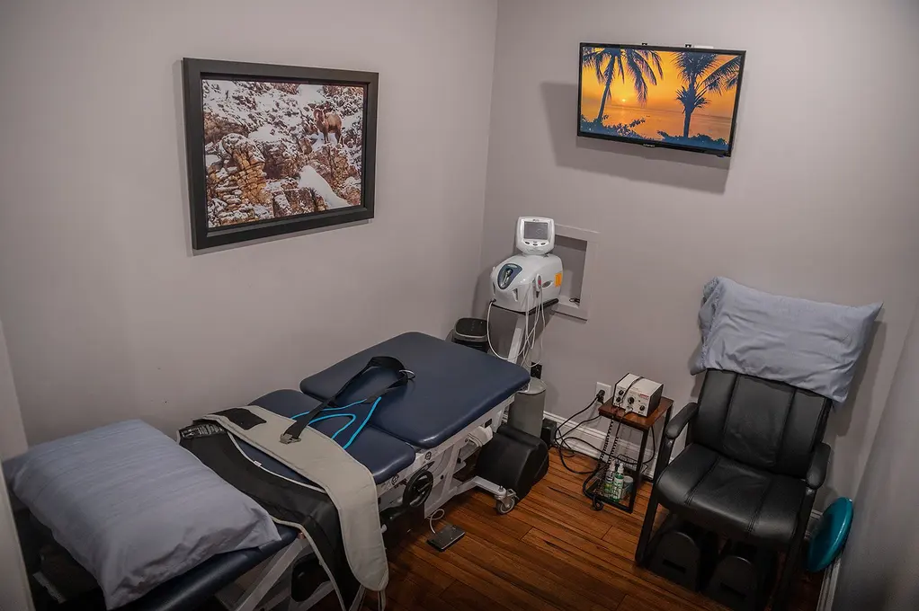 spinal decompression machine, bulging disc therapy