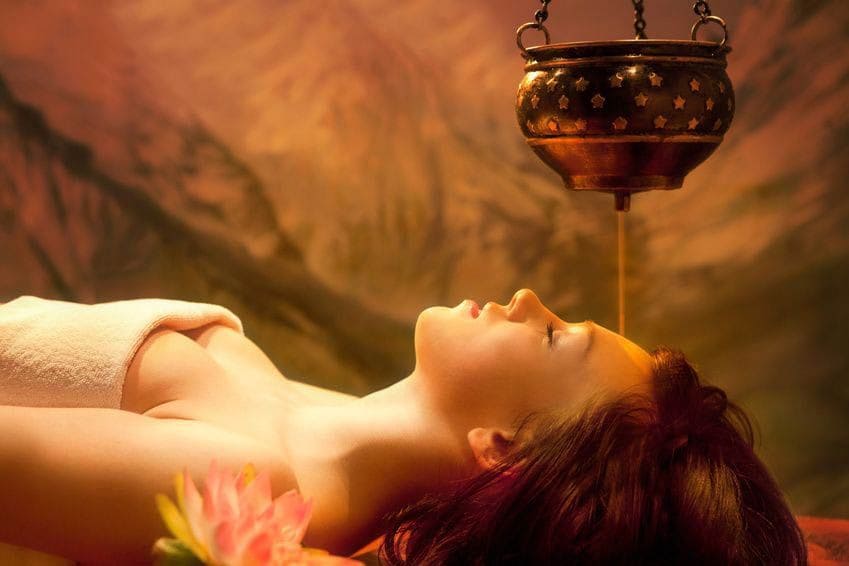 Aromatherapy-Shirodhara-Oil-Massage
