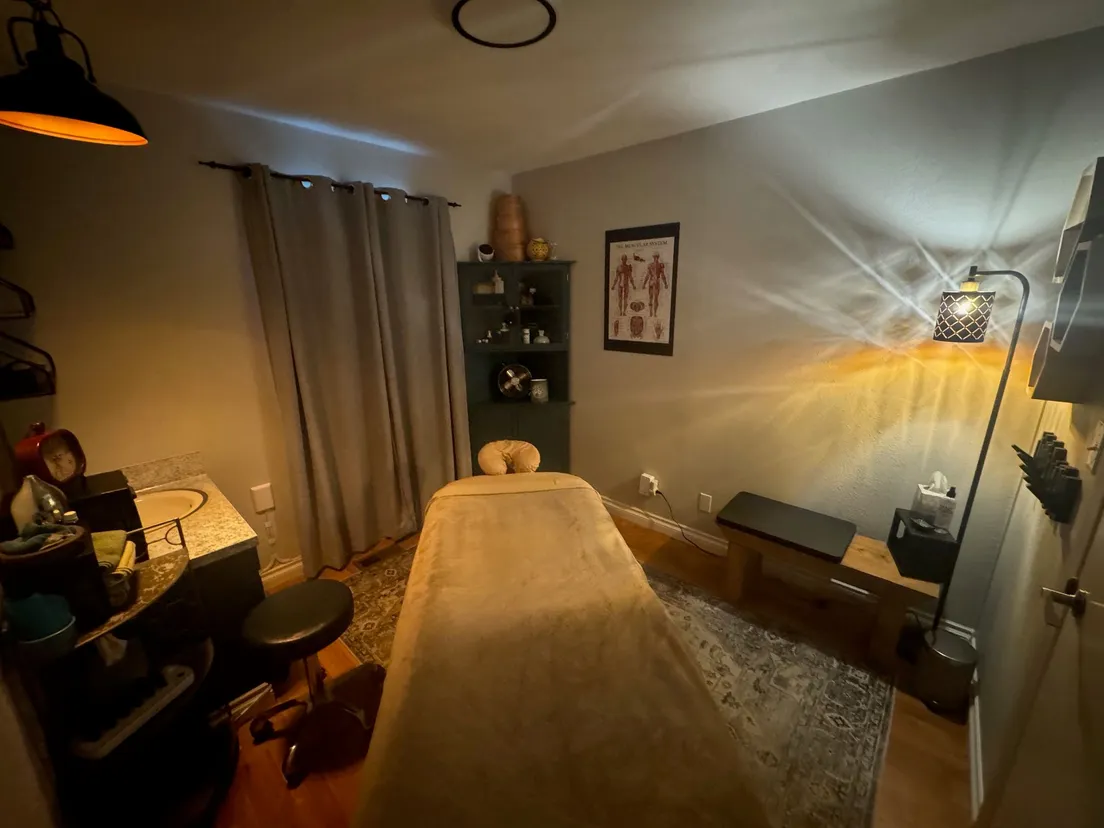 Massage therapy room picture in MIlwaukie Oregon
