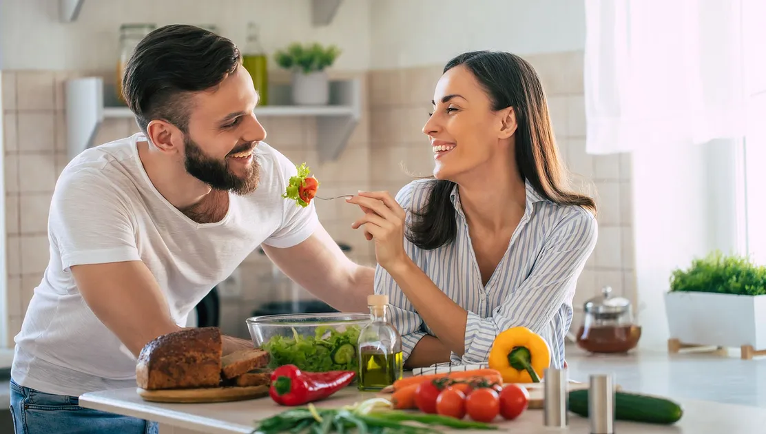 couple eating healthy foods
