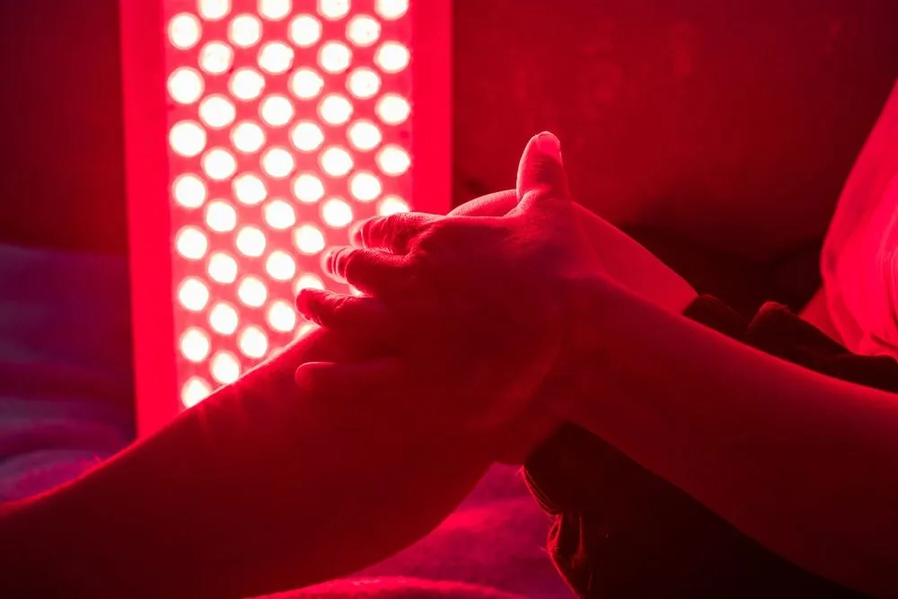 Red light therapy on a sore knee