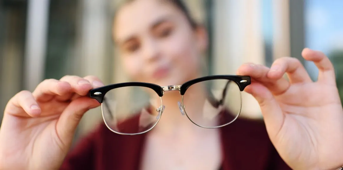 Glasses/Contact Lens Fittings